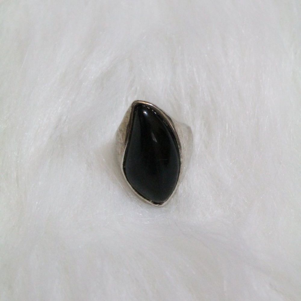 Gem Design Ring - Black - Picture 2 of 3